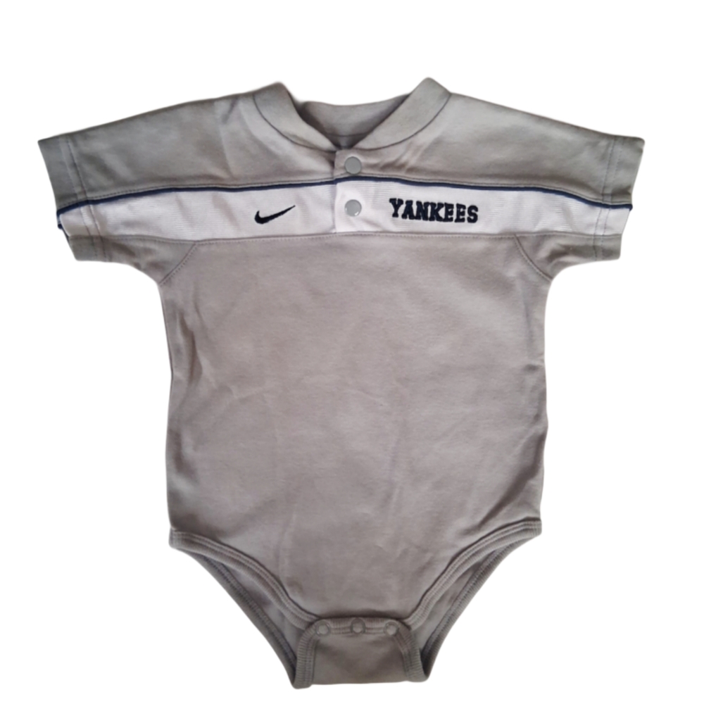 Nike MBL NY Yankees Infants Gray Onesie Sz 6-9 Mo